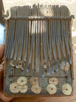 Karimba F# / Gb by Félix Filipe Macequessa Félix Filipe Macequessa's Kalimba nkulu, 1 of 8