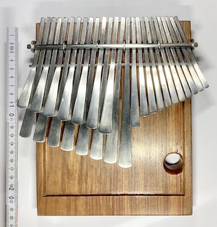 Mbira dzavadzimu (with extra keys) F Nemakonde by Sebastian Pott , 3 of 9