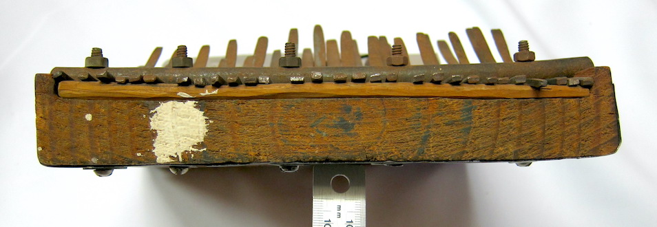 Mbira dzaVaNdau "Danda" type E by Bonisa Sithole TIC 136, 8 of 10